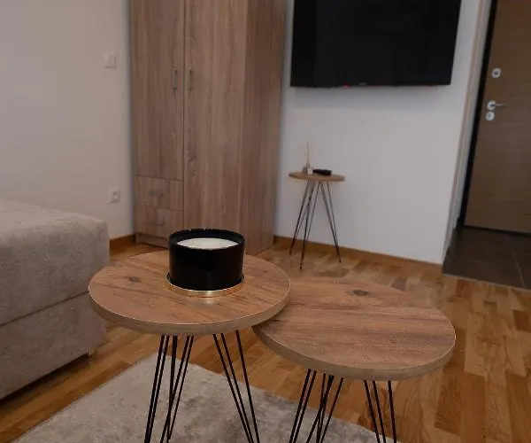 아파트 Petkovic Studio32 *